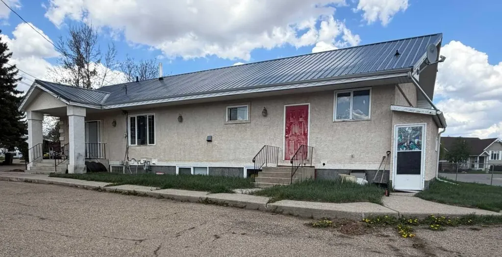 5001 62 Avenue Ponoka AB T4J 1E6