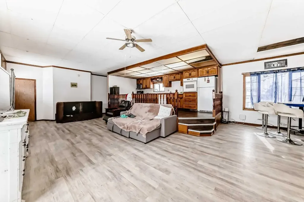 5001 62 Avenue Ponoka AB T4J 1E6