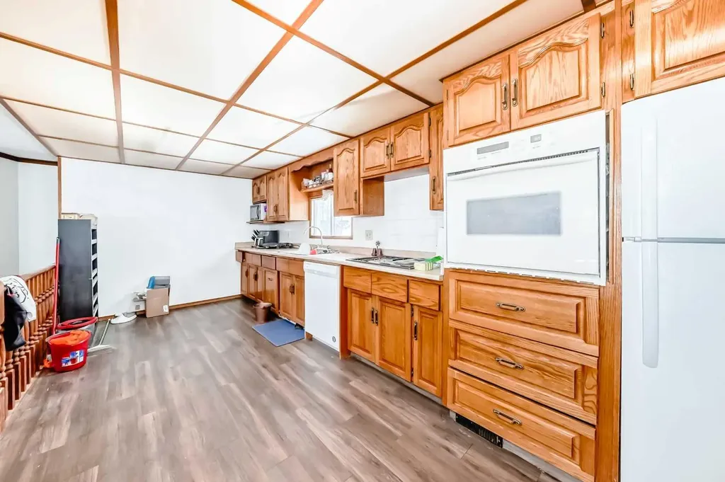 5001 62 Avenue Ponoka AB T4J 1E6