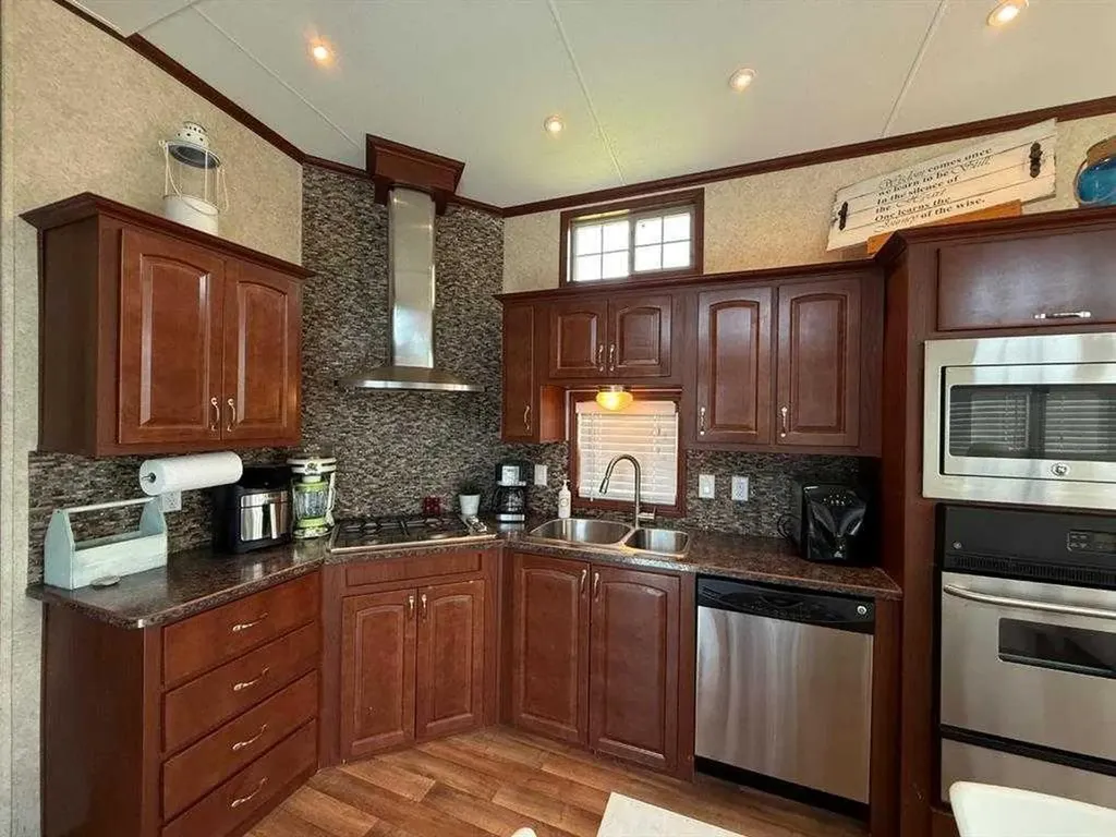 1123 Oak Avenue Lac Des Iles SK S0M 1A0
