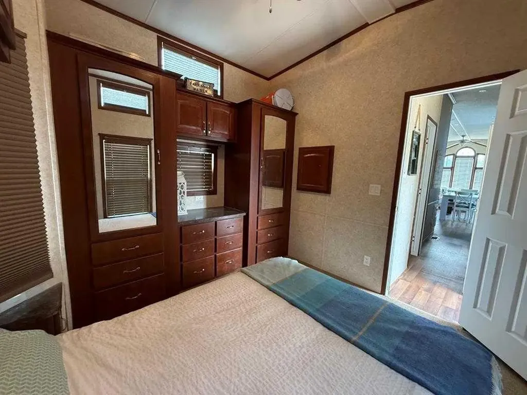 1123 Oak Avenue Lac Des Iles SK S0M 1A0