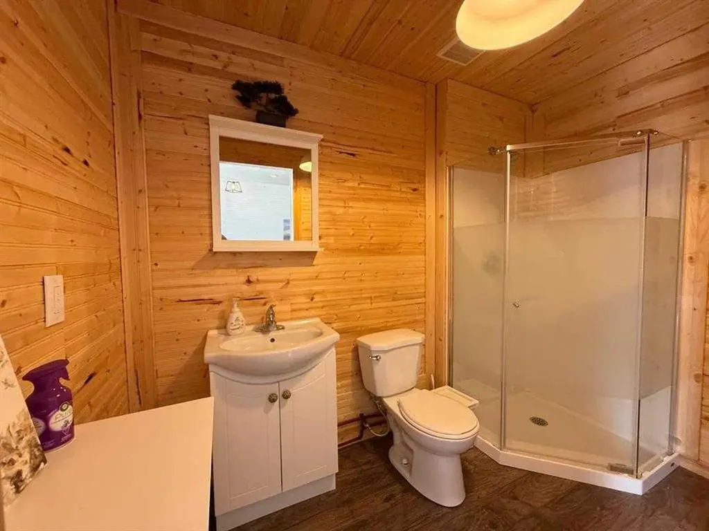 1123 Oak Avenue Lac Des Iles SK S0M 1A0