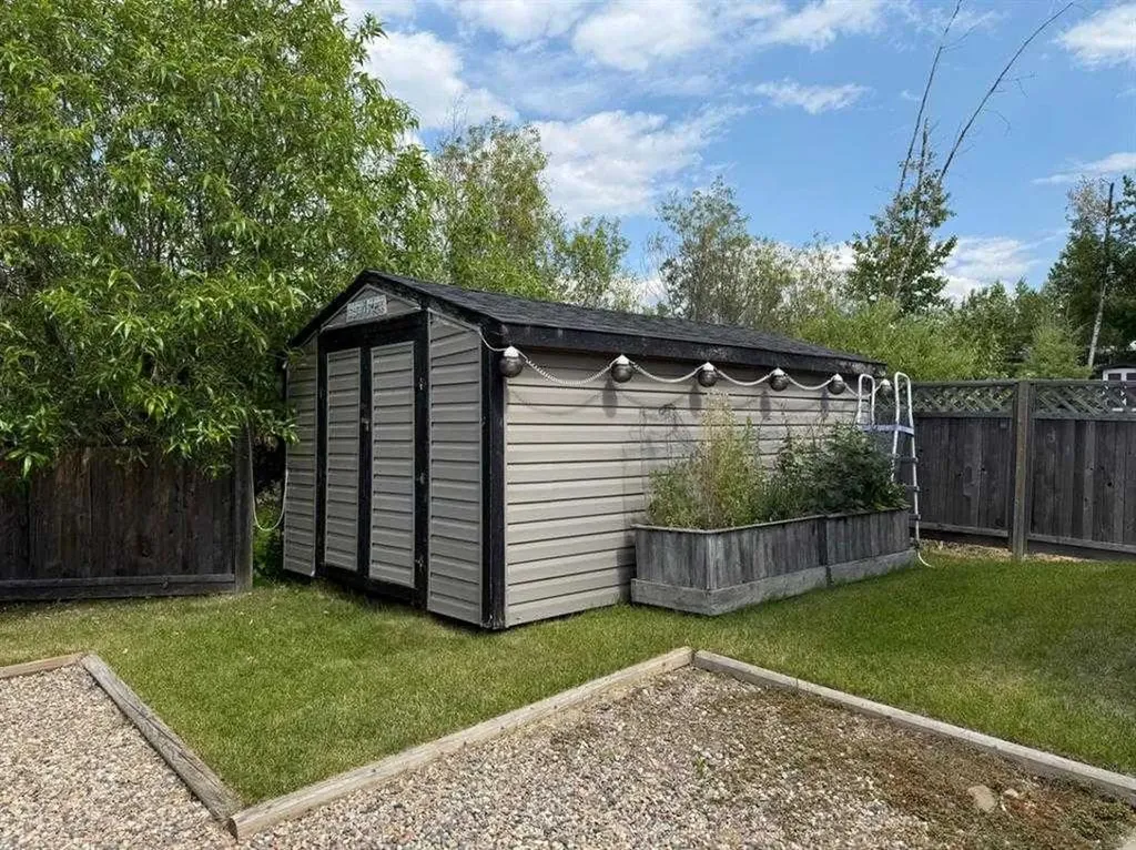 1123 Oak Avenue Lac Des Iles SK S0M 1A0