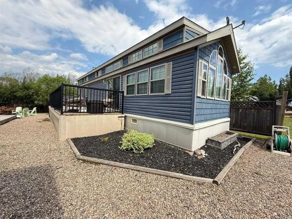1123 Oak Avenue Lac Des Iles SK S0M 1A0