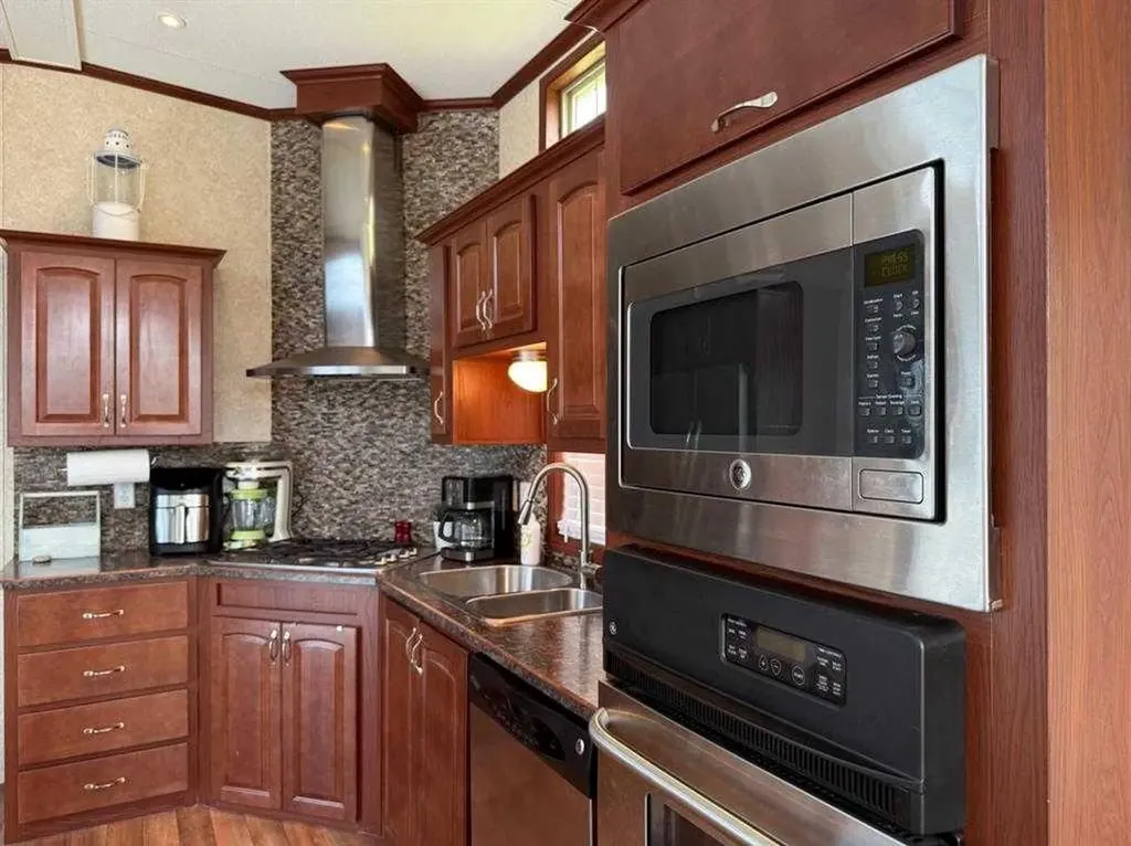1123 Oak Avenue Lac Des Iles SK S0M 1A0