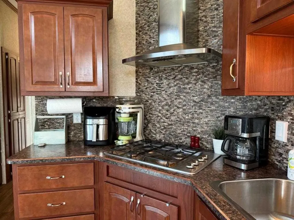 1123 Oak Avenue Lac Des Iles SK S0M 1A0