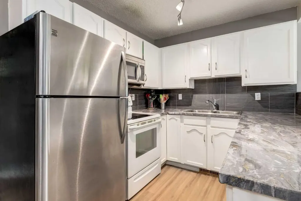 41 Harvest Glen Heights NE Calgary AB T3K 4L3