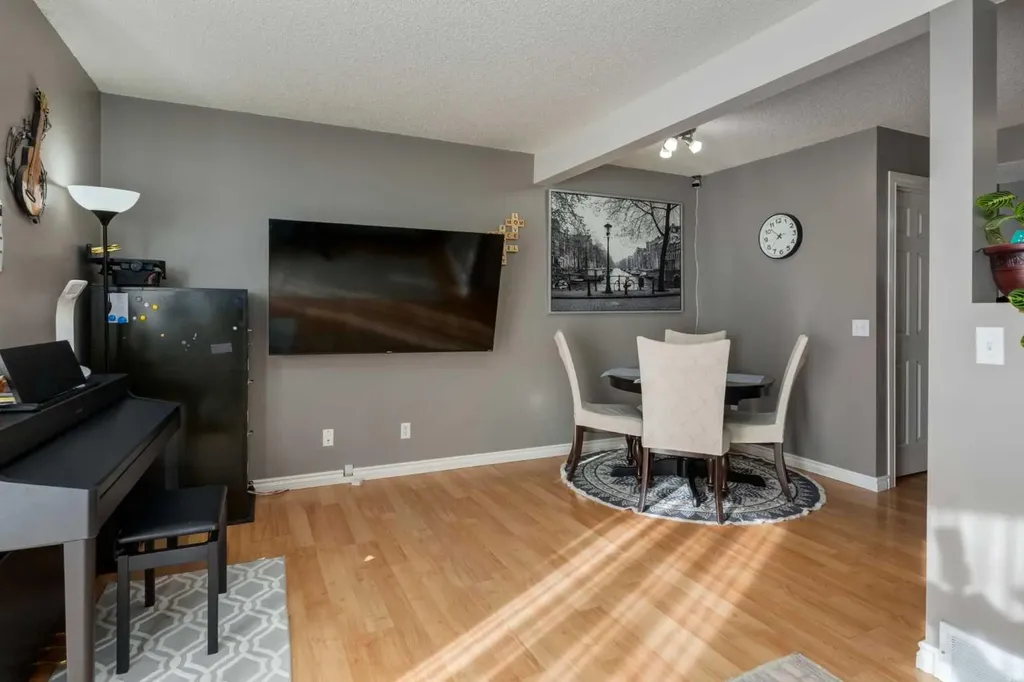 41 Harvest Glen Heights NE Calgary AB T3K 4L3