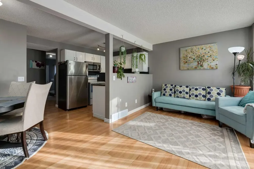 41 Harvest Glen Heights NE Calgary AB T3K 4L3