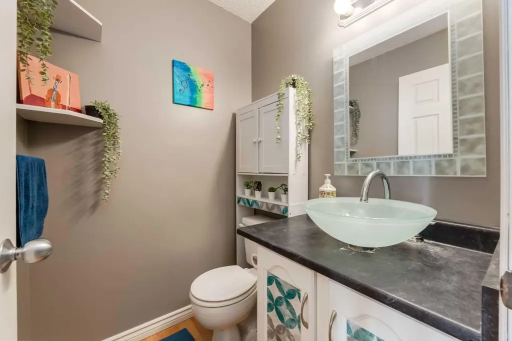 41 Harvest Glen Heights NE Calgary AB T3K 4L3