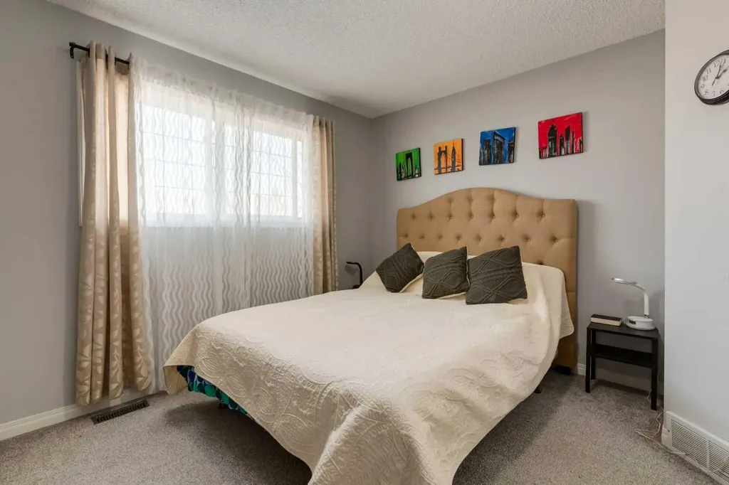 41 Harvest Glen Heights NE Calgary AB T3K 4L3
