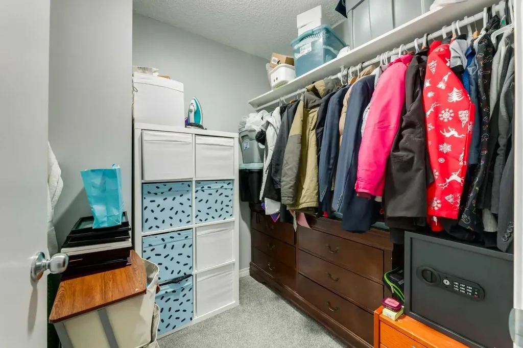 41 Harvest Glen Heights NE Calgary AB T3K 4L3