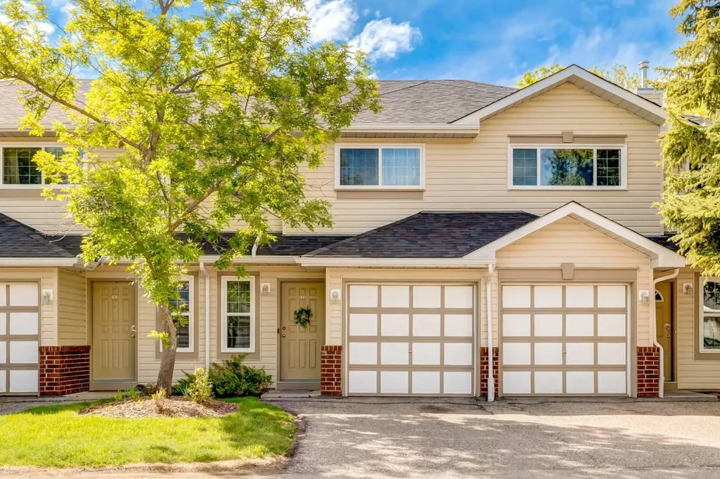 41 Harvest Glen Heights NE Calgary AB T3K 4L3