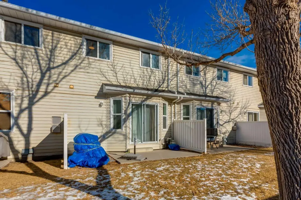 41 Harvest Glen Heights NE Calgary AB T3K 4L3