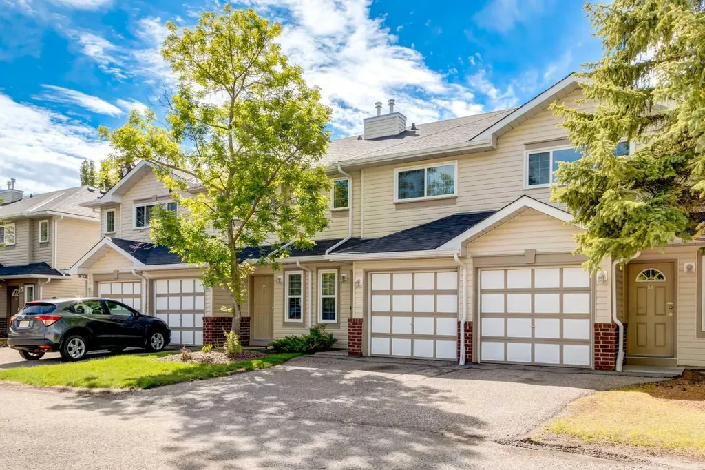 41 Harvest Glen Heights NE Calgary AB T3K 4L3