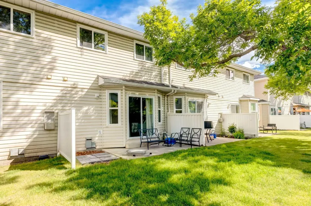 41 Harvest Glen Heights NE Calgary AB T3K 4L3