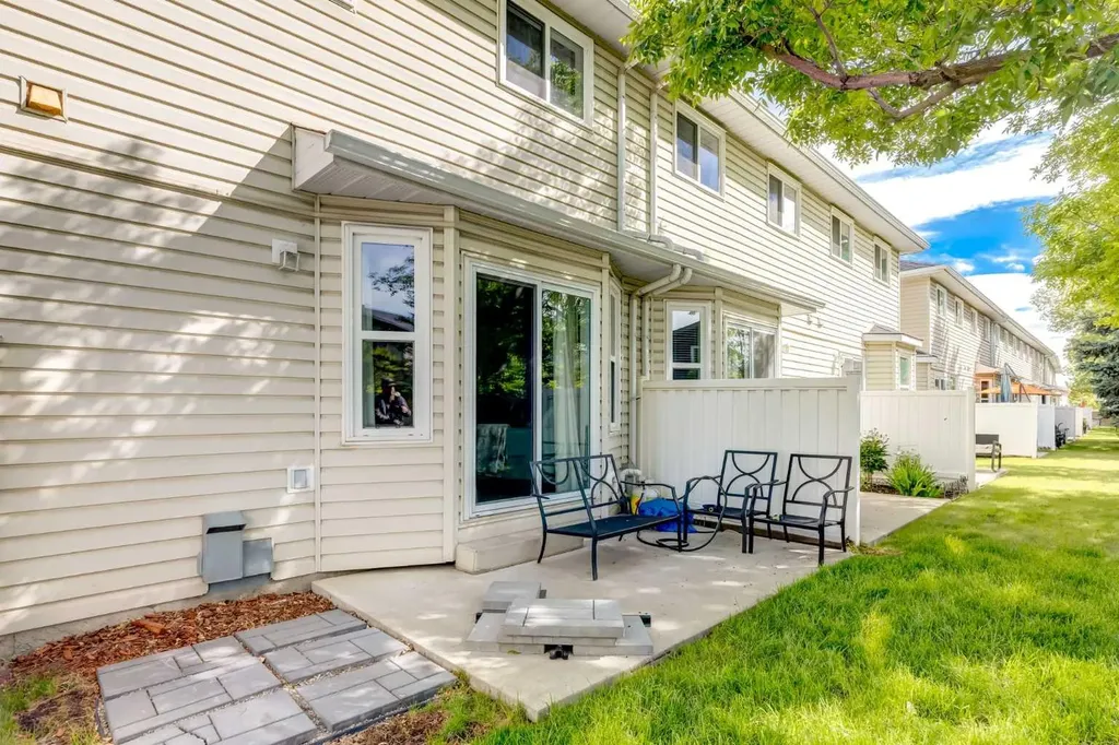41 Harvest Glen Heights NE Calgary AB T3K 4L3