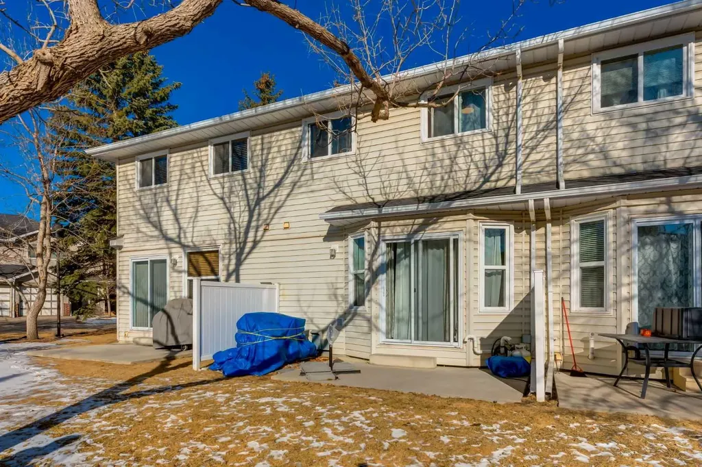 41 Harvest Glen Heights NE Calgary AB T3K 4L3