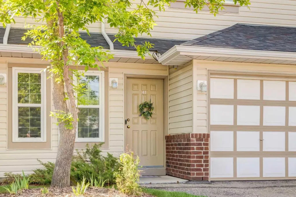 41 Harvest Glen Heights NE Calgary AB T3K 4L3