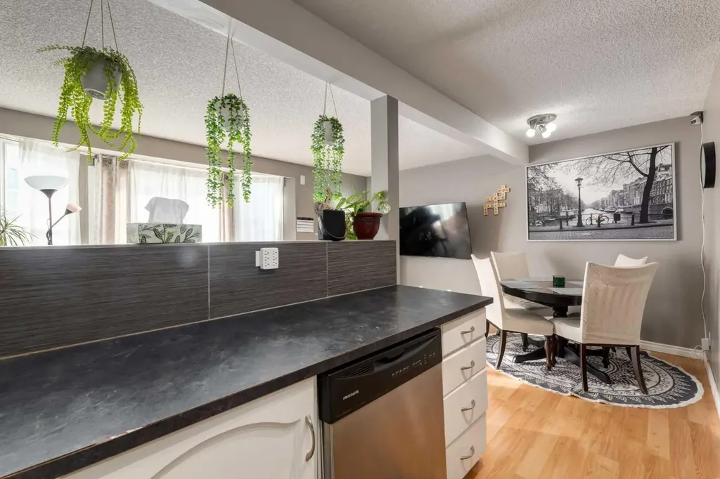 41 Harvest Glen Heights NE Calgary AB T3K 4L3