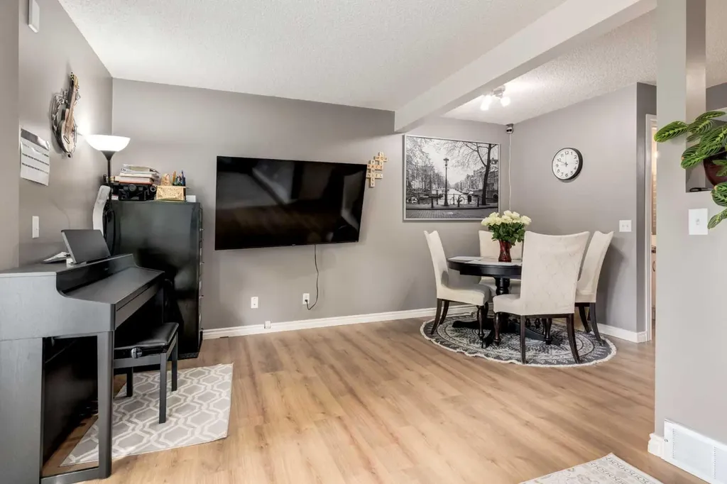 41 Harvest Glen Heights NE Calgary AB T3K 4L3