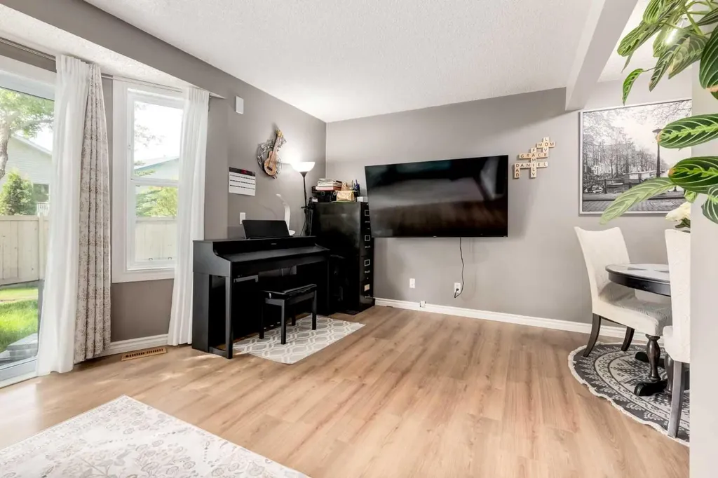 41 Harvest Glen Heights NE Calgary AB T3K 4L3