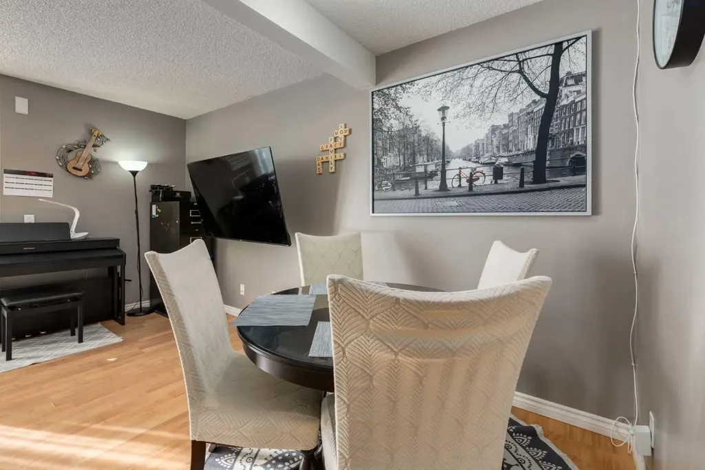 41 Harvest Glen Heights NE Calgary AB T3K 4L3