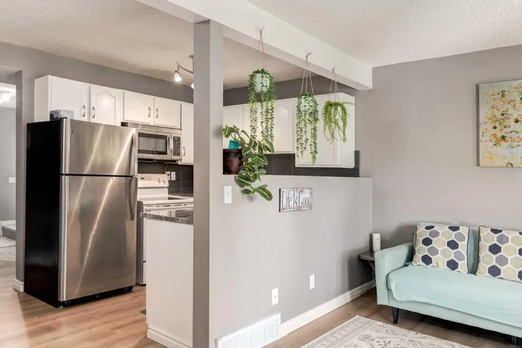 41 Harvest Glen Heights NE Calgary AB T3K 4L3