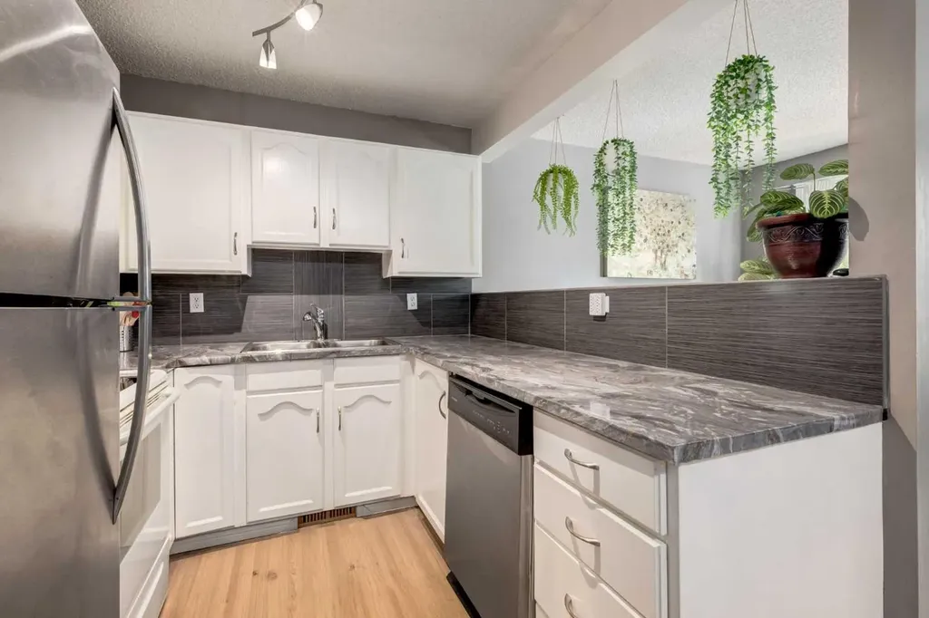 41 Harvest Glen Heights NE Calgary AB T3K 4L3