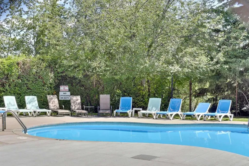 3204 Rideau Place SW Calgary AB T2S 1Z2