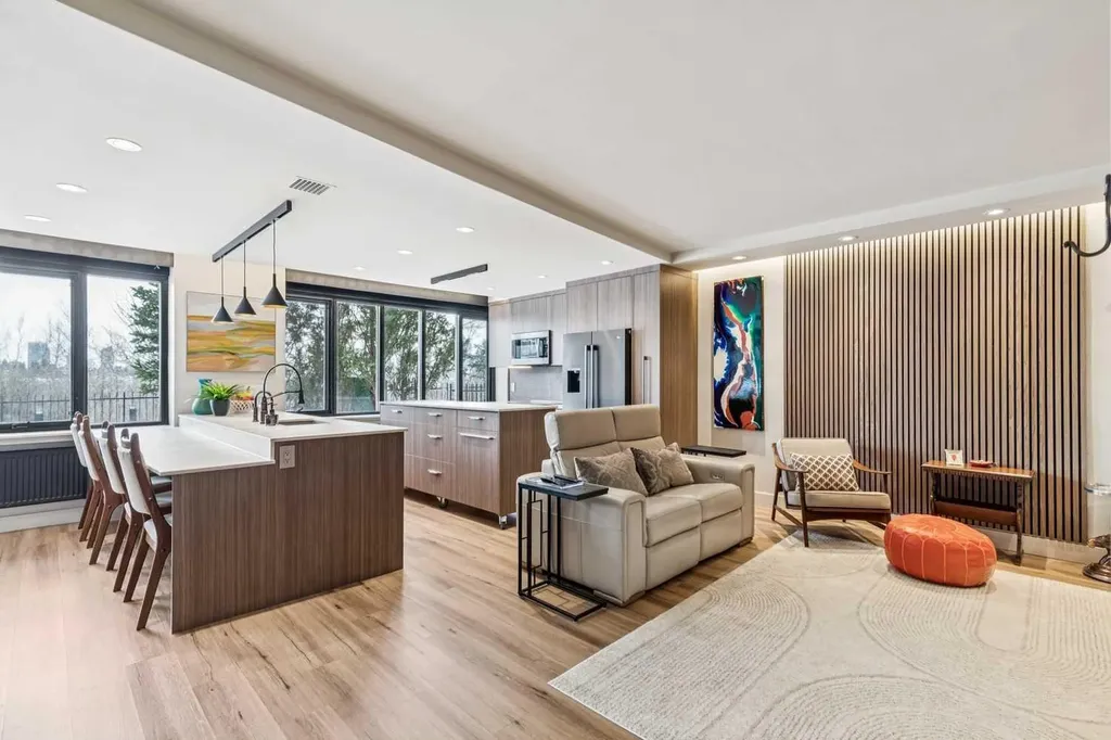 3204 Rideau Place SW Calgary AB T2S 1Z2