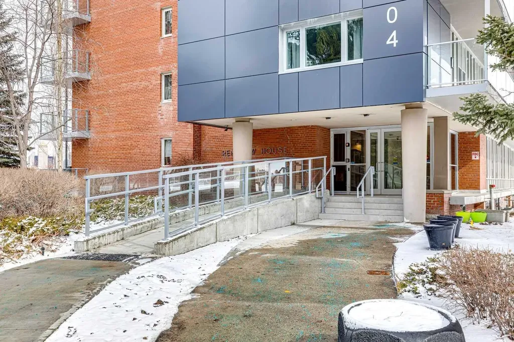 3204 Rideau Place SW Calgary AB T2S 1Z2