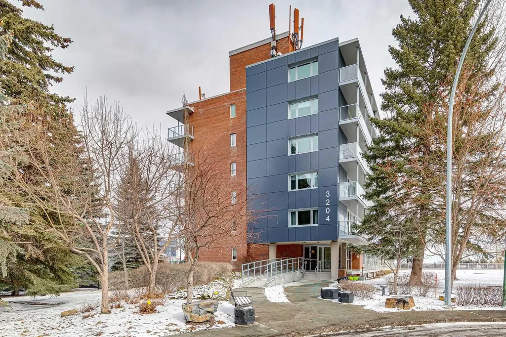 3204 Rideau Place SW Calgary AB T2S 1Z2