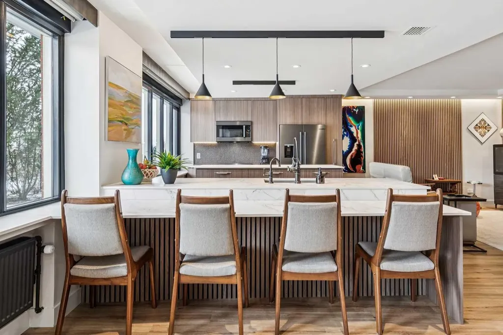 3204 Rideau Place SW Calgary AB T2S 1Z2