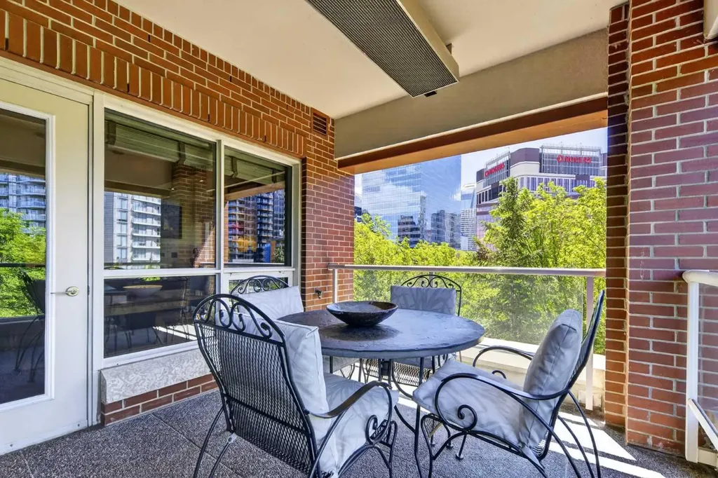 690 Princeton Way SW Calgary AB T2P 5J9