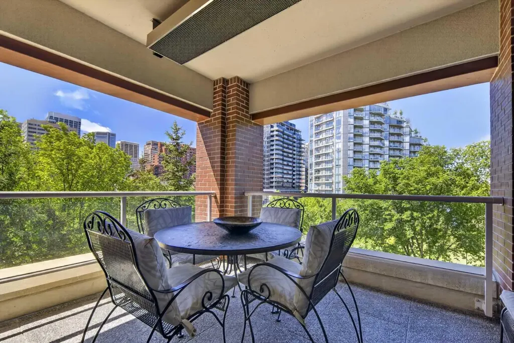 690 Princeton Way SW Calgary AB T2P 5J9