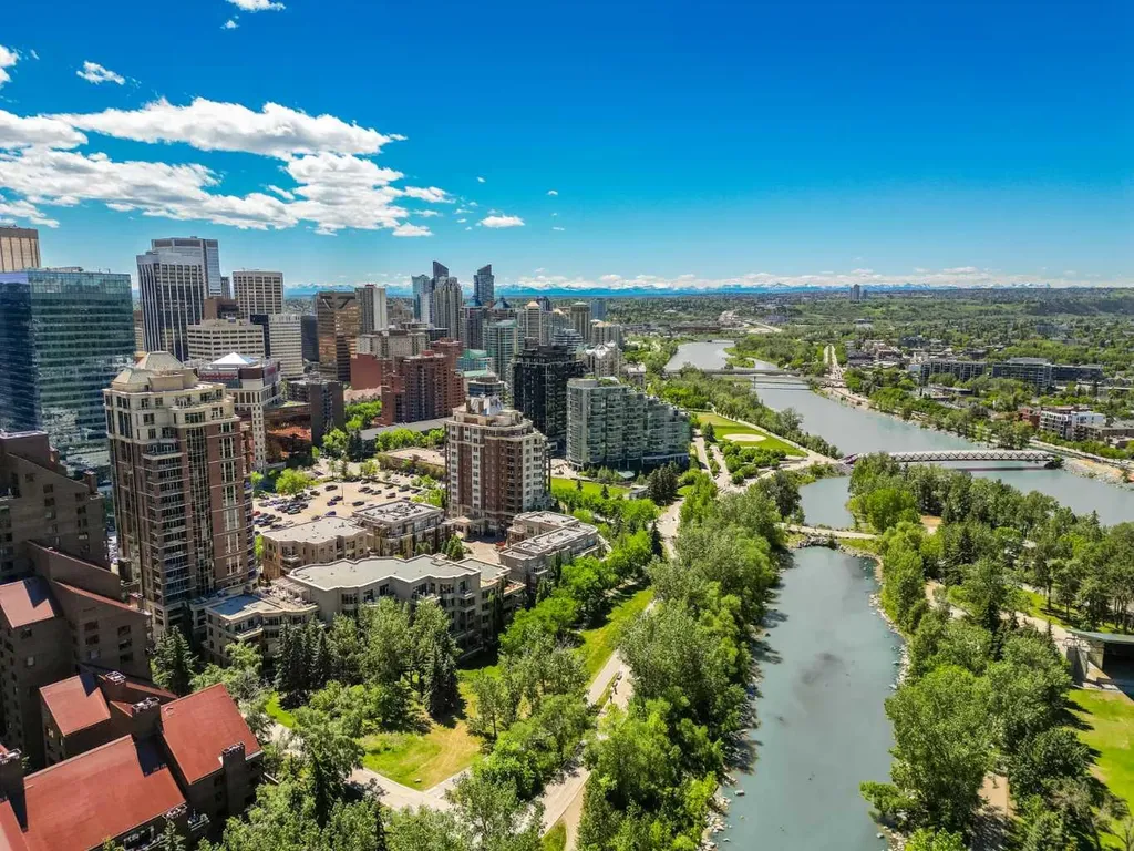 690 Princeton Way SW Calgary AB T2P 5J9