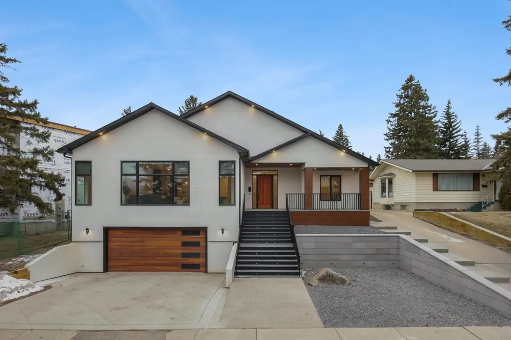 30 Roselawn Crescent NW Calgary AB T2K1K6