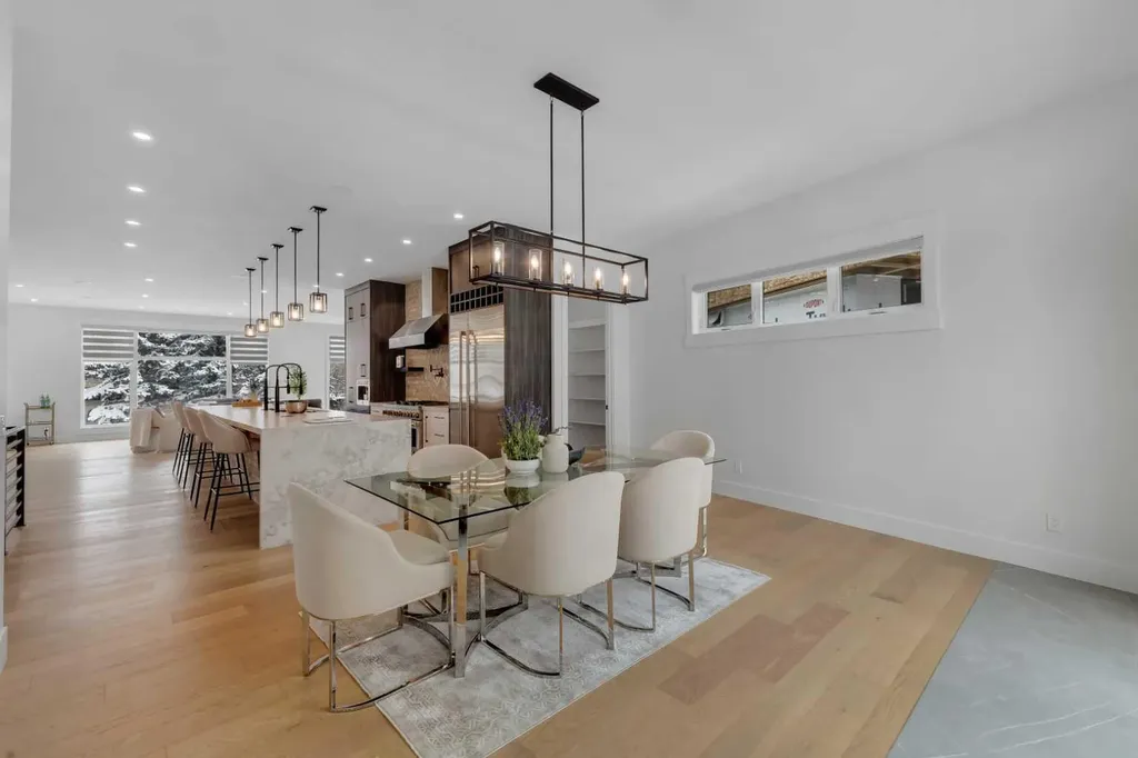 30 Roselawn Crescent NW Calgary AB T2K1K6