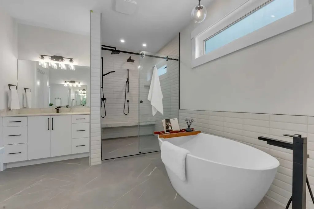 30 Roselawn Crescent NW Calgary AB T2K1K6