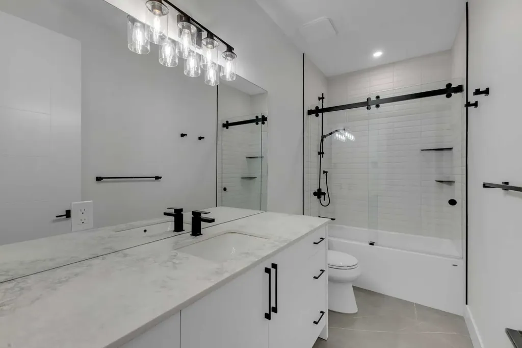30 Roselawn Crescent NW Calgary AB T2K1K6