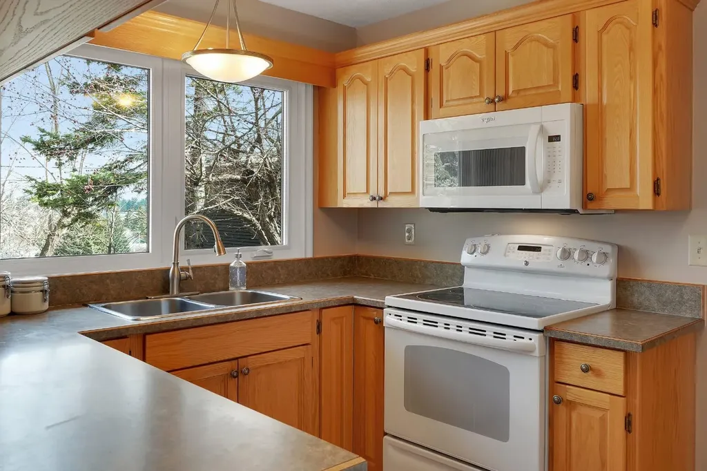 1102 Lake Christina Way SE Calgary AB T2J 2R3