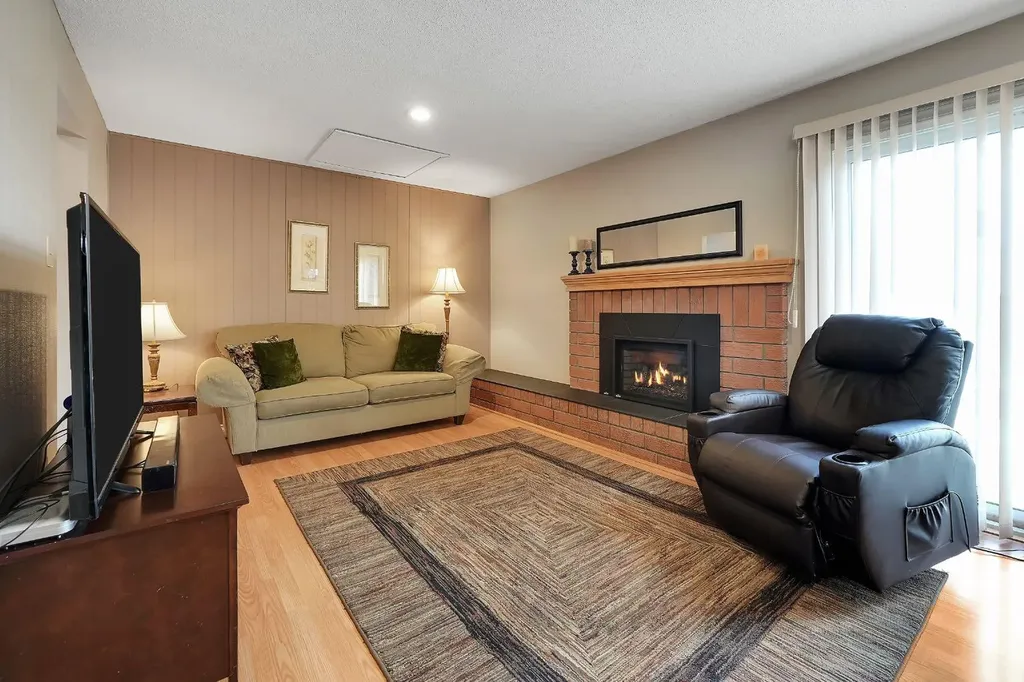 1102 Lake Christina Way SE Calgary AB T2J 2R3