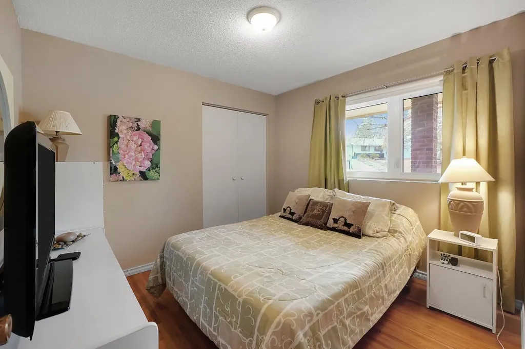 1102 Lake Christina Way SE Calgary AB T2J 2R3