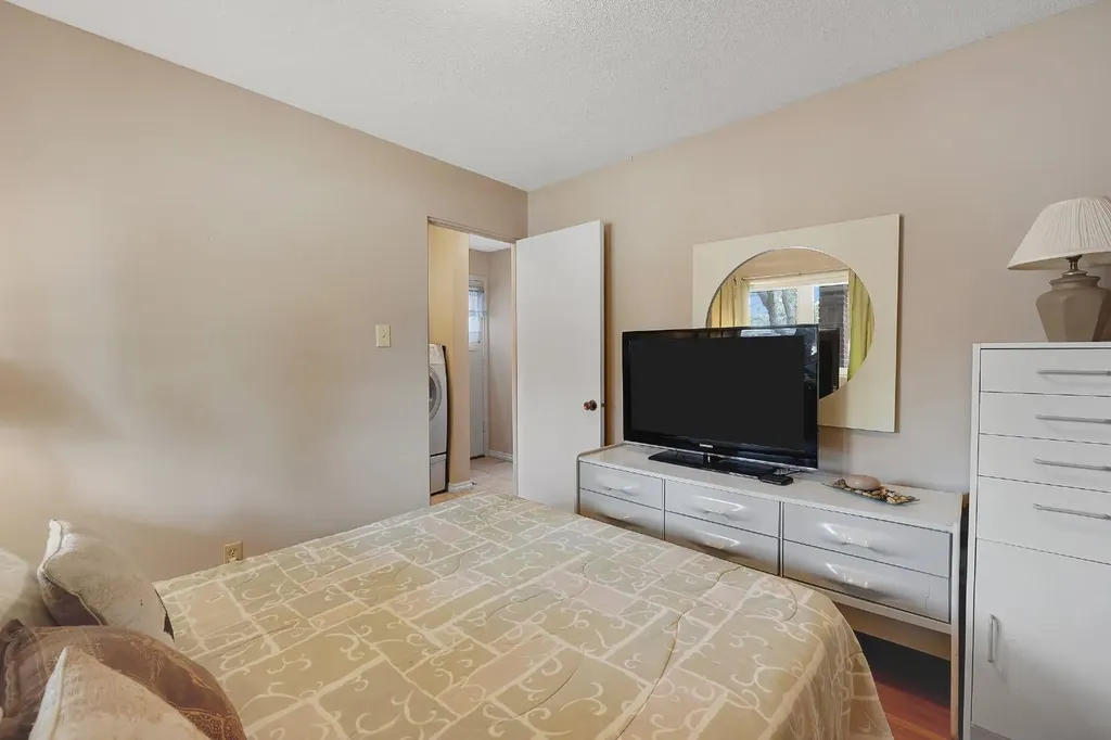 1102 Lake Christina Way SE Calgary AB T2J 2R3