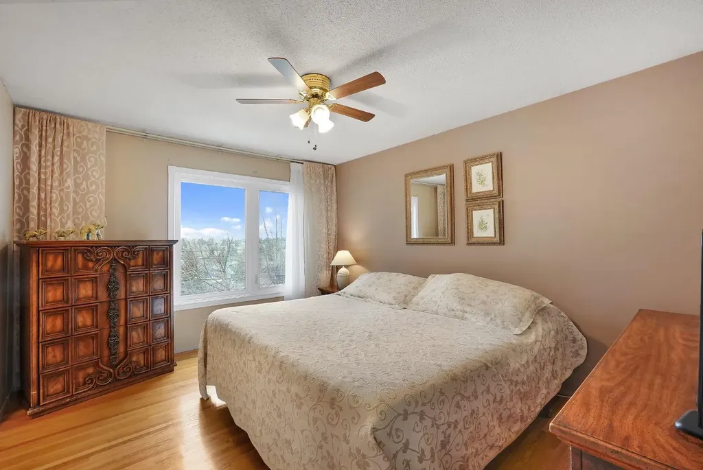 1102 Lake Christina Way SE Calgary AB T2J 2R3