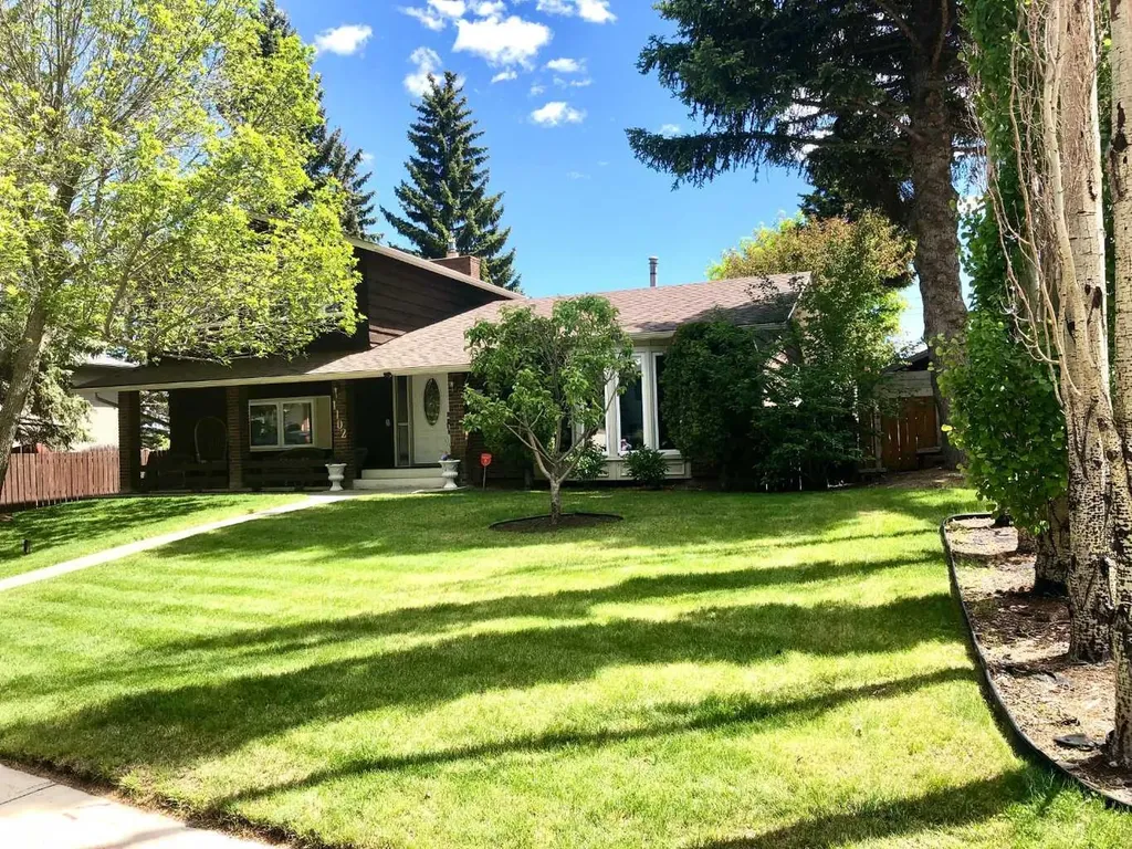 1102 Lake Christina Way SE Calgary AB T2J 2R3