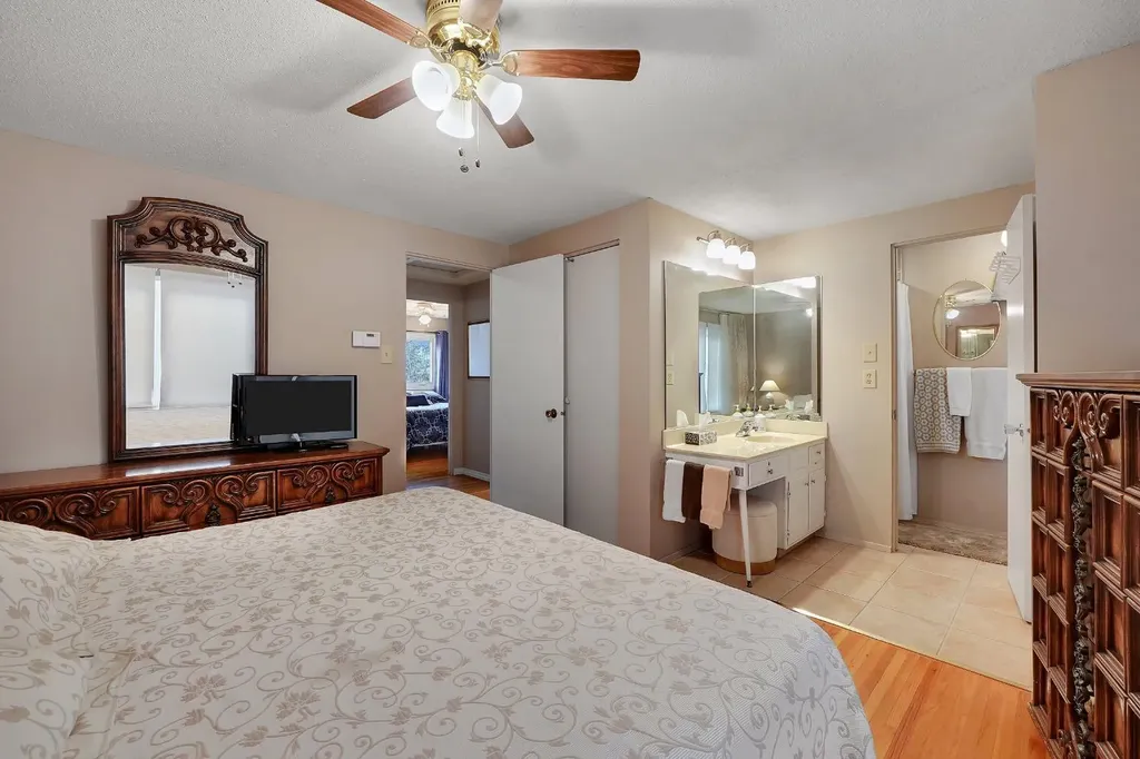 1102 Lake Christina Way SE Calgary AB T2J 2R3