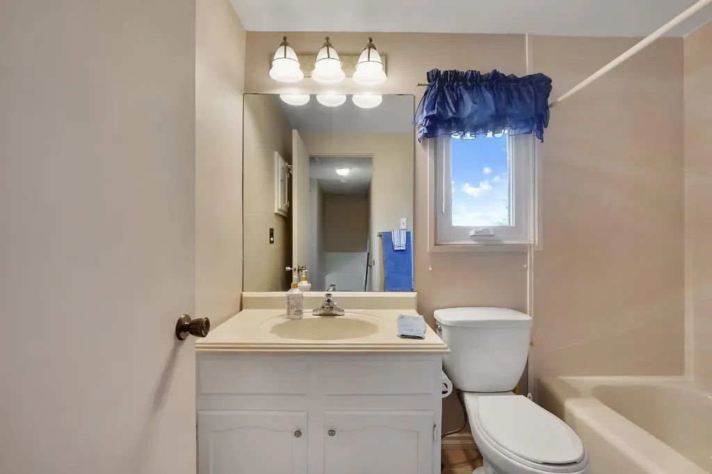 1102 Lake Christina Way SE Calgary AB T2J 2R3