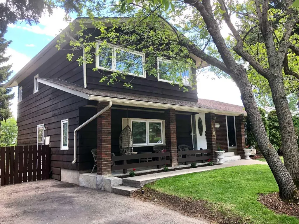1102 Lake Christina Way SE Calgary AB T2J 2R3